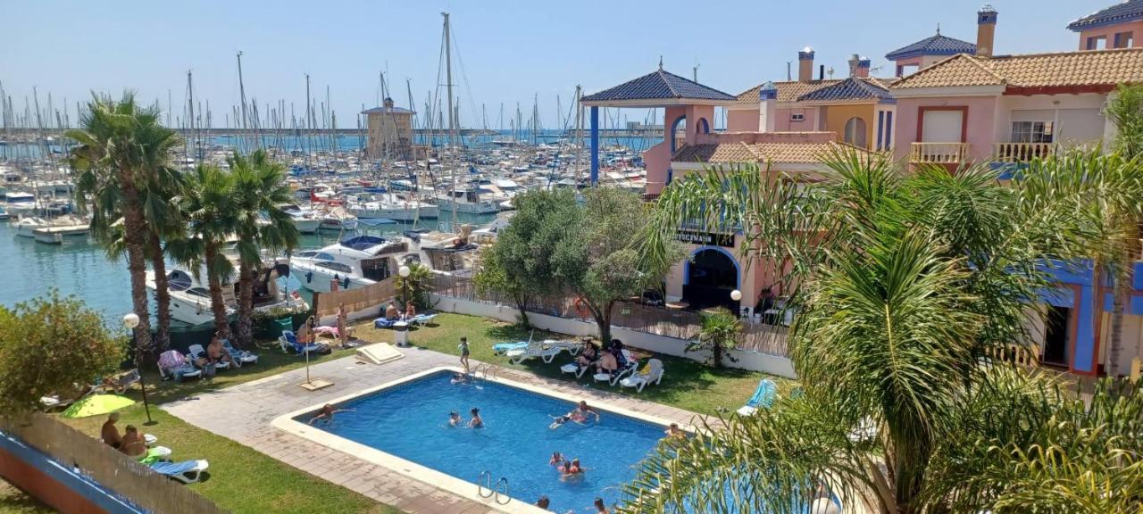 Appartement Climatise Deux Chambres Front De Mer Et Piscine Torrevieja Bagian luar foto